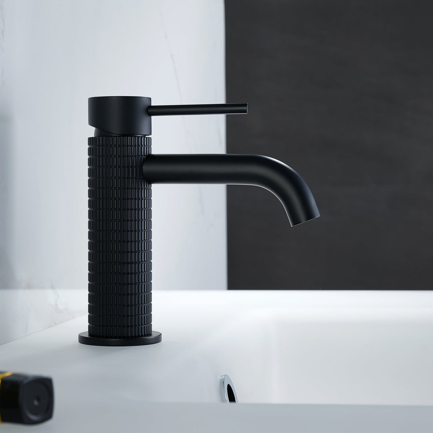 Mendavia Single-Handle Basin Bathroom Faucet in Matte Black