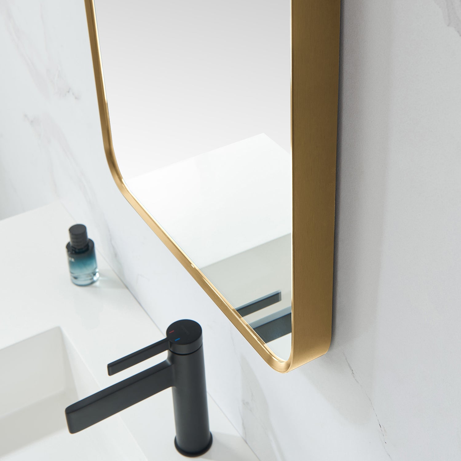 Mutriku 18 in. W x 36 in. H Rectangle Metal Wall Mirror in Brushed Gold
